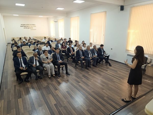 Dövlət qulluqçuları üçün təlimlər keçirilib