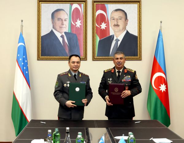 Azərbaycan və Özbəkistan Müdafiə nazirlikləri arasında İkitərəfli Hərbi Əməkdaşlıq planı imzalanıb