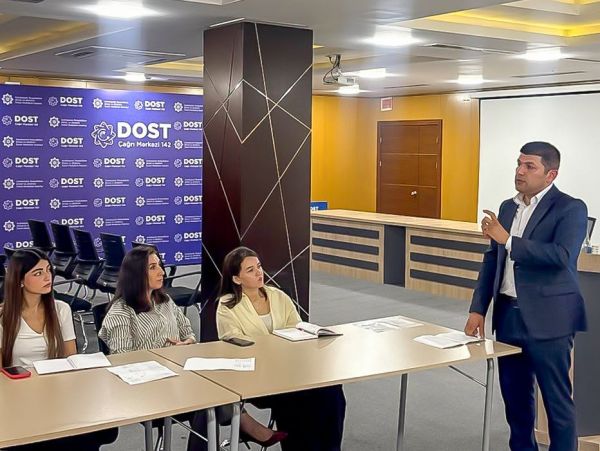 “142” Çağrı mərkəzinin əməkdaşları əmək qanunvericiliyinin aktual mövzularına dair məlumatlandırılıb