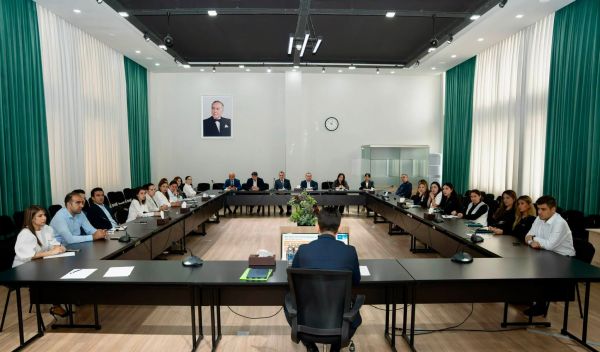 “Dövlət qulluğu keçmə ilə bağlı münasibətlərin hüquqi tənzimlənməsi: müqayisəli təhlil” mövzusunda təlim keçirilib
