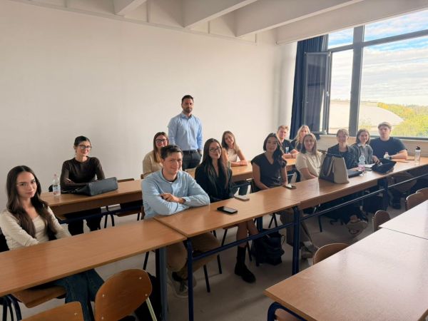 AzTU müəllimi Macarıstan universitetində tələbələrə mühazirə deyib