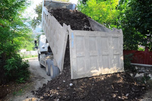 Kənddaxili yolların təmiri işləri aparılır