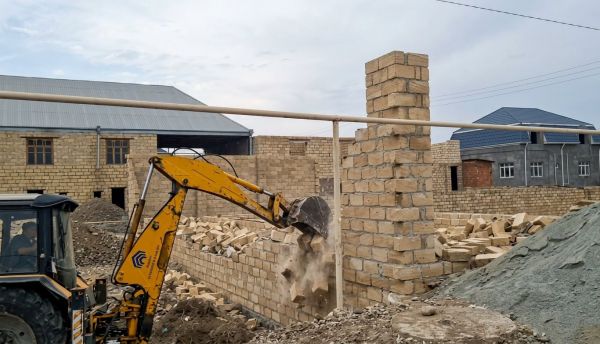 Gəncədə qanunsuz tikintilərə qarşı növbəti monitorinq keçirilib