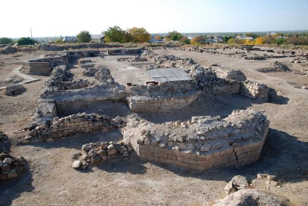 Qərbi Azərbaycanda tarixi abidələrimiz - Dvin sarayı və mədədi