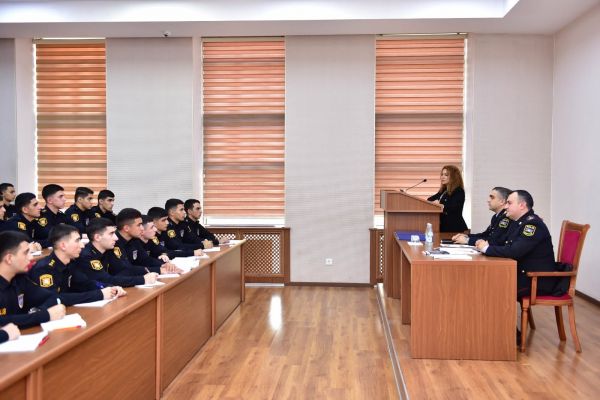 Polis Akademiyasında ixtisaslaşmış mütəxəssislərin iştirakı ilə dərslər davam edir