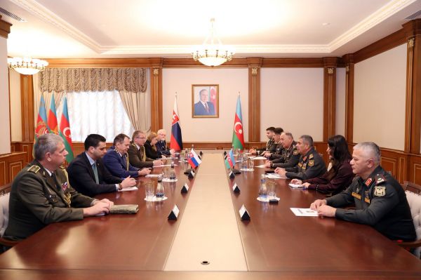 Azərbaycan müdafiə naziri Slovakiyanın nümayəndə heyətini qəbul edib